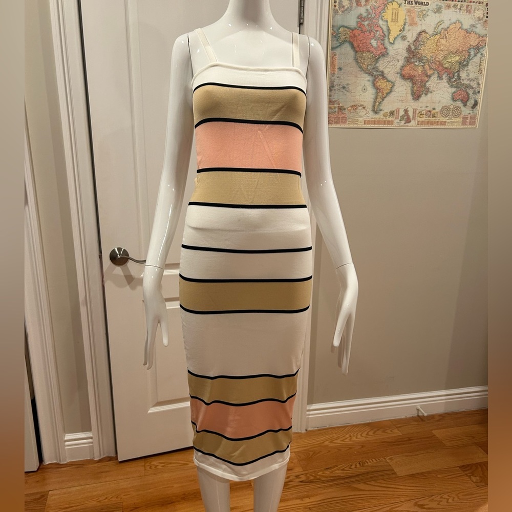 SNDYS. Dress